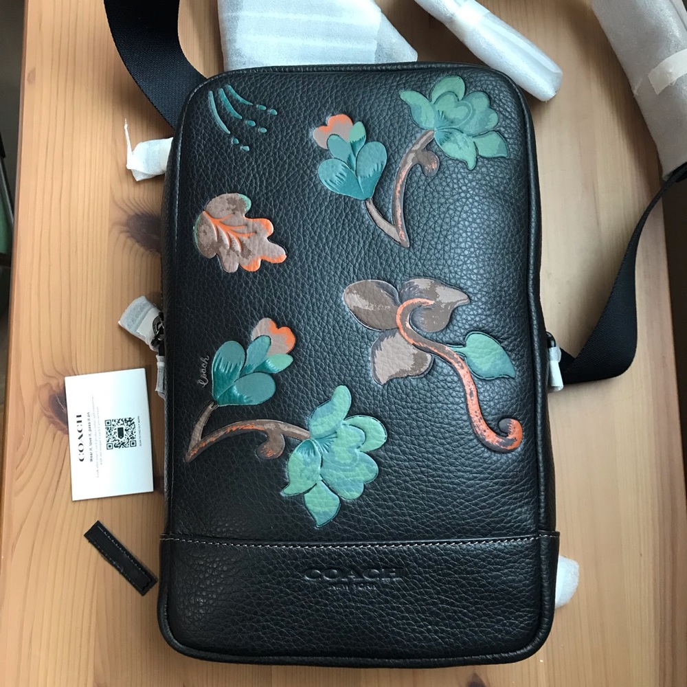 ๐ Coach Turner Pack With Dreamy Leaves Print ๐บ - Picture 4 of 13